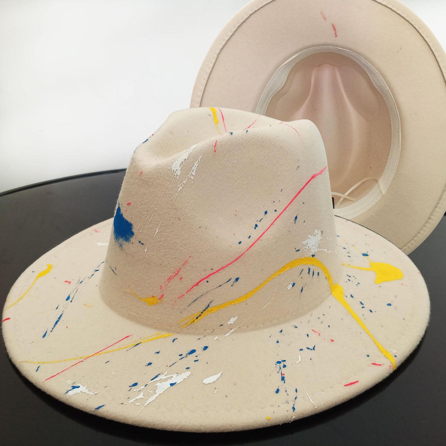 Beautiful Two Tone Luxury Fedora Hat Men's and Women's Hat Unique Retro Design Men's Fedoras Hat Colorful Fedoras Jazz Cap Elegant Soft Hat Wide Brim Party Hats 56-58CM