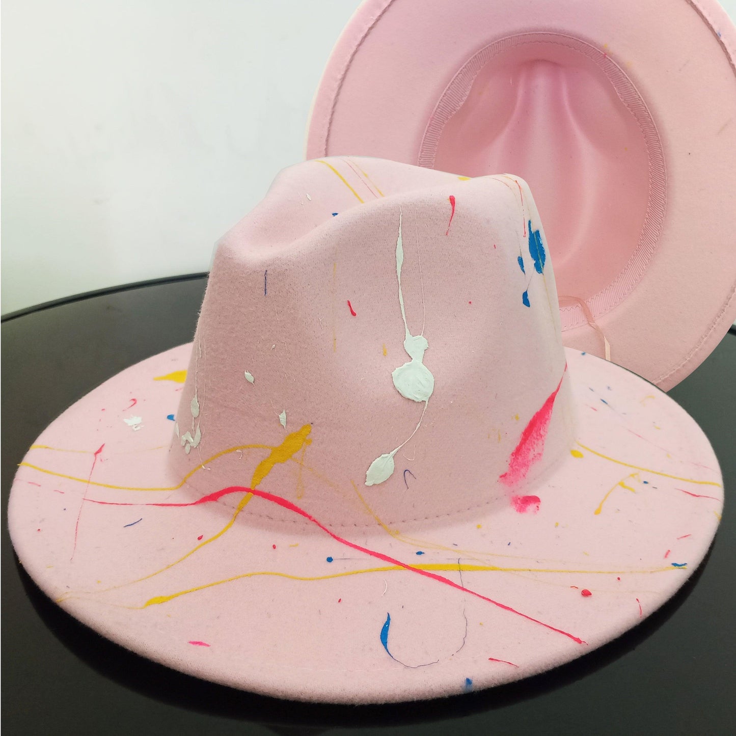 Beautiful Two Tone Luxury Fedora Hat Men's and Women's Hat Unique Retro Design Men's Fedoras Hat Colorful Fedoras Jazz Cap Elegant Soft Hat Wide Brim Party Hats 56-58CM