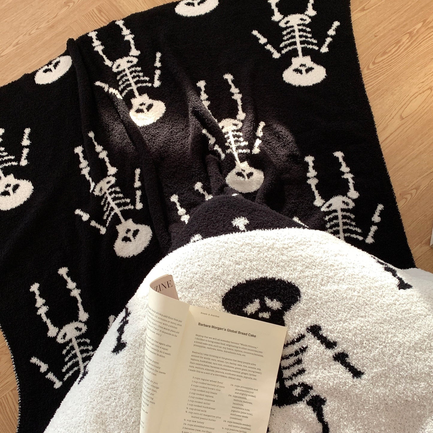 1pc Halloween Cartoon Skull Blanket Premium Sense Home Warm Blanket Nap Throw Blanket Travel Blanket Shawl Blanket Half Flannel Jacquard High Quality Knitted Blanket