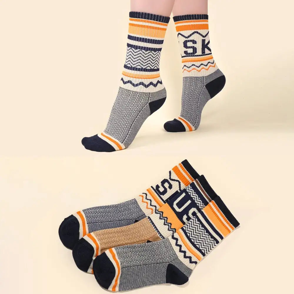 Six Pairs Of Men's And Women's Fashionable Socks With Letter Patterns - Offering Fashion And Comfort For Daily Wear And Suitable For All Four Seasons.