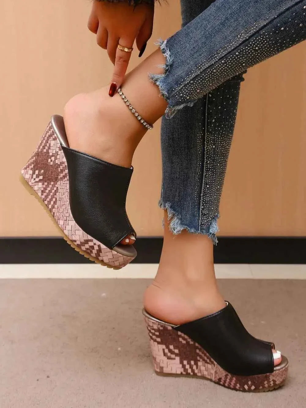 High Quality Leather : High Heel Sandals