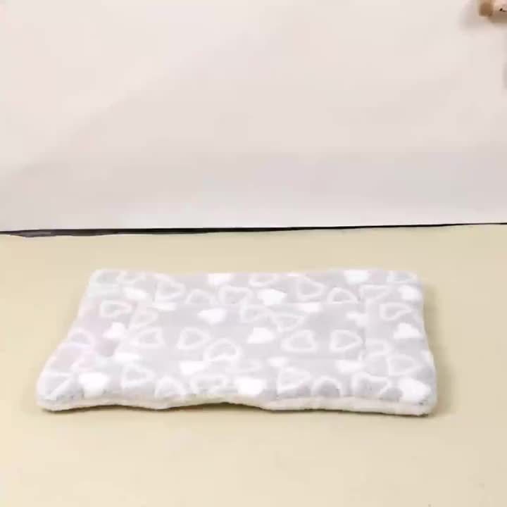 All-Season Dirt-Resistant Rectangular Pet Blanket - Comfortable Dog Paw Heart Print Pet Bed, 1pc