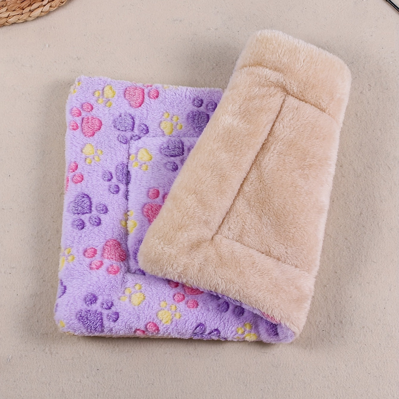 All-Season Dirt-Resistant Rectangular Pet Blanket - Comfortable Dog Paw Heart Print Pet Bed, 1pc