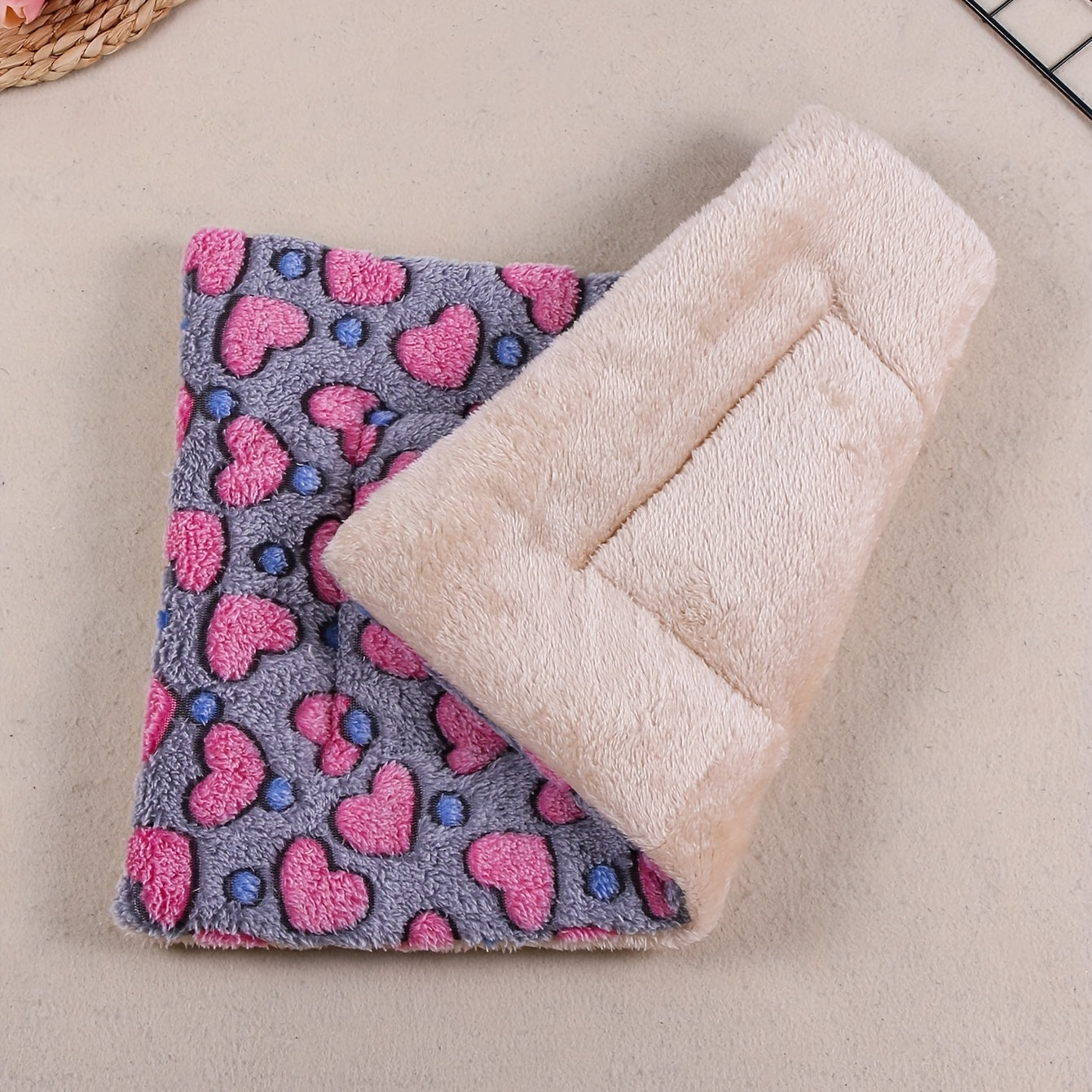 All-Season Dirt-Resistant Rectangular Pet Blanket - Comfortable Dog Paw Heart Print Pet Bed, 1pc