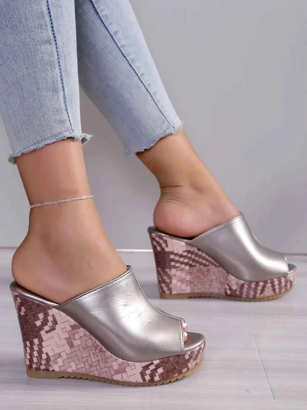 High Quality Leather : High Heel Sandals