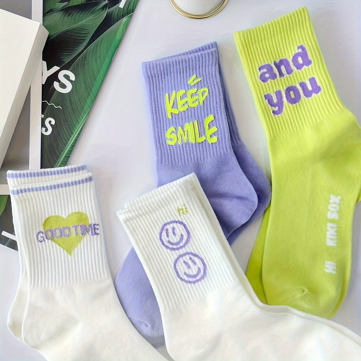 4 Pairs Fashionable Letter Graphic Socks - Womens Athletic Mid-Calf Stockings - Soft, Breathable & Trendy Designs for Everyday Wear