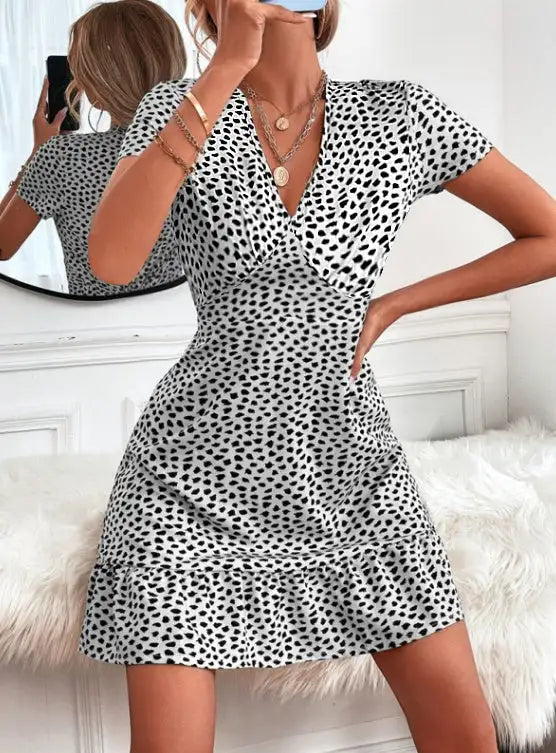Ladies' V-neck Printed Fashionable A-list Dress