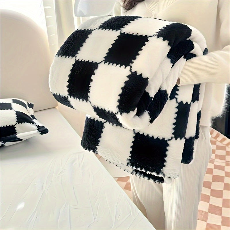 1pc Cozy Traditional Style Plaid Flannel Blanket, Red And White Or Black And White, Soft Panda Velvet (Polyester Fiber), Warm Travel Pet Blanket For Dogs And Cats, Washable, Christmas present