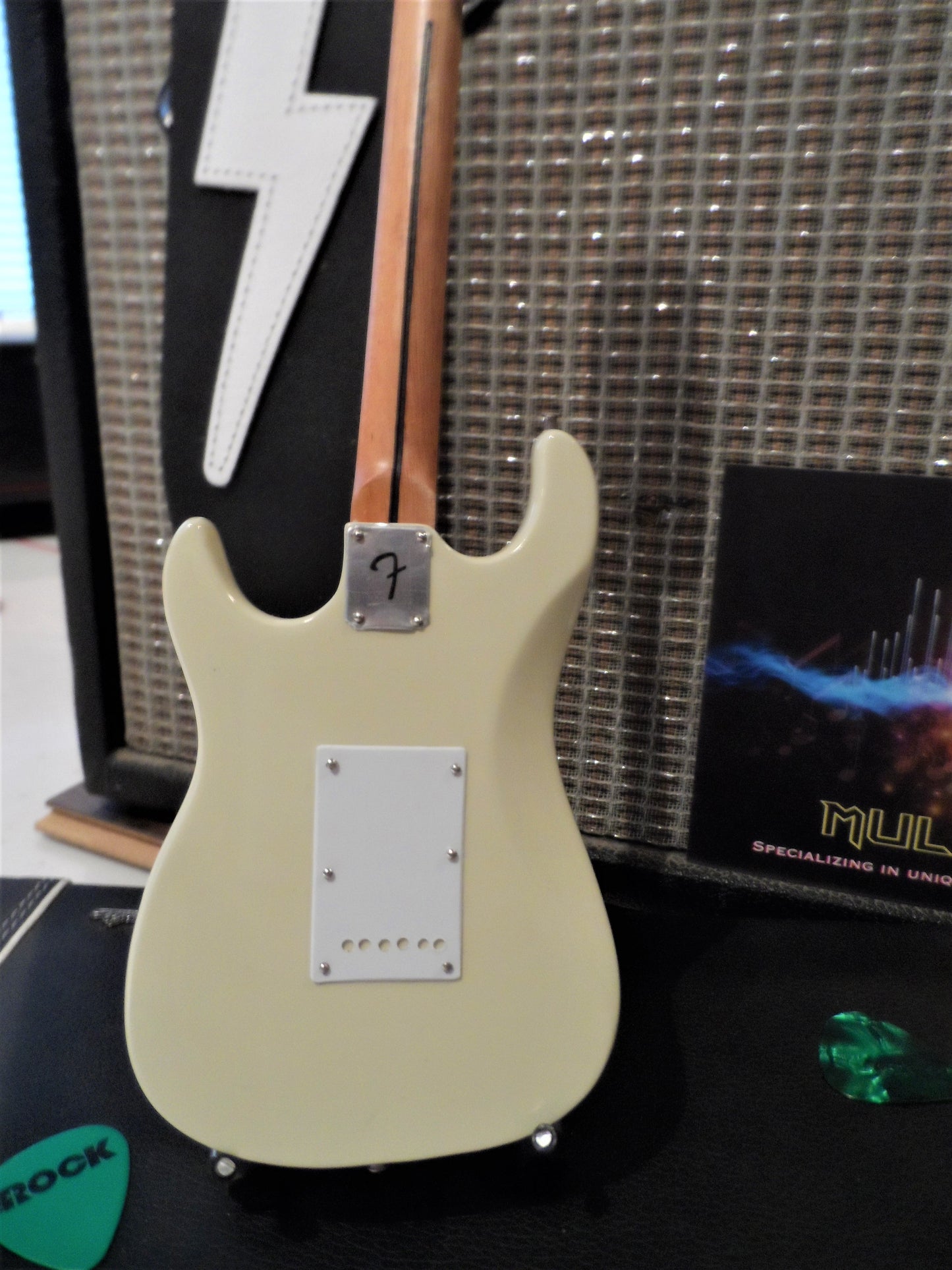 Fender Cream Strat 1:4 Scale Replica Guitar ~Axe Heaven~