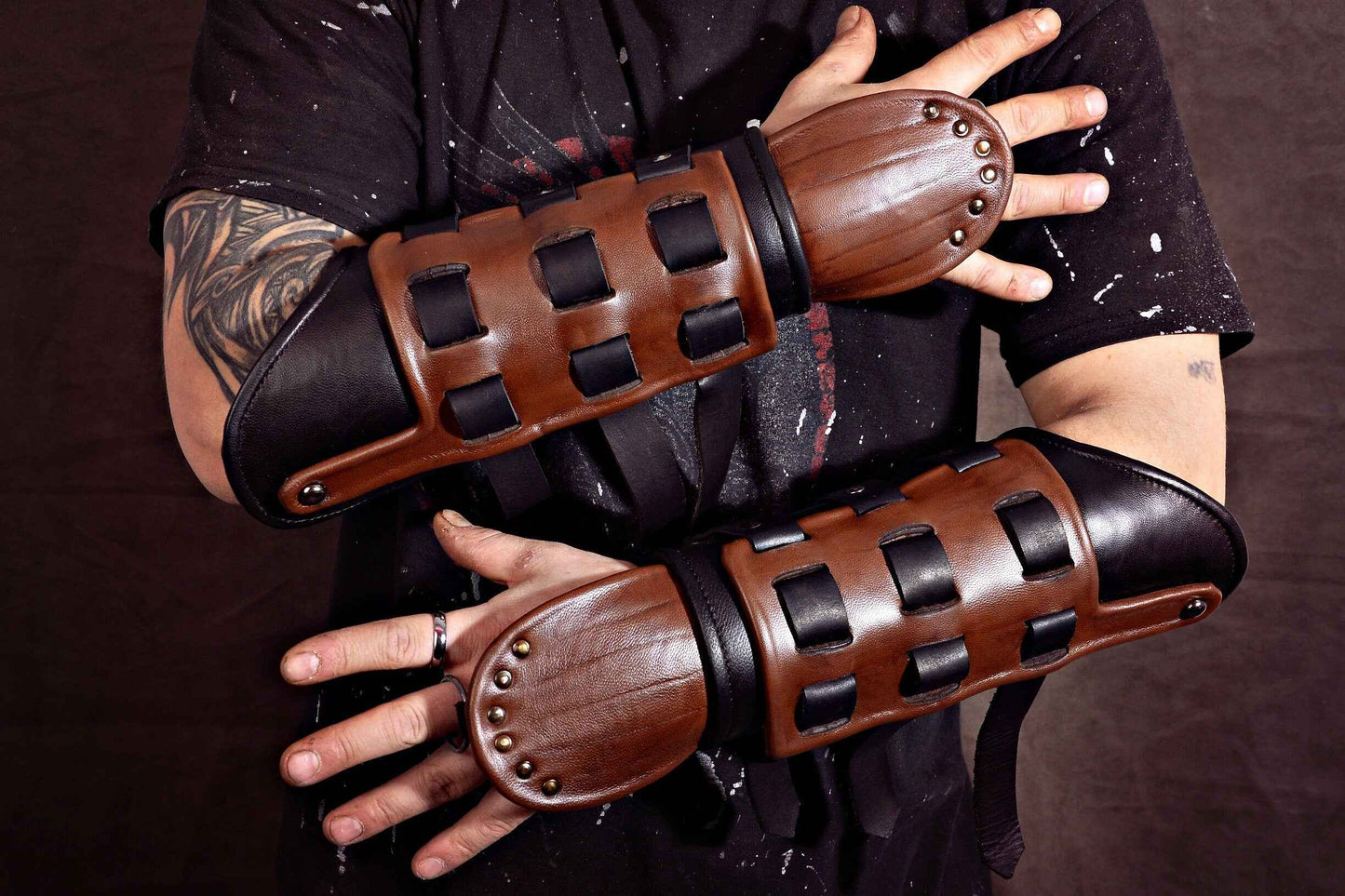Hiccup's bracers (How to train your dragon 3)