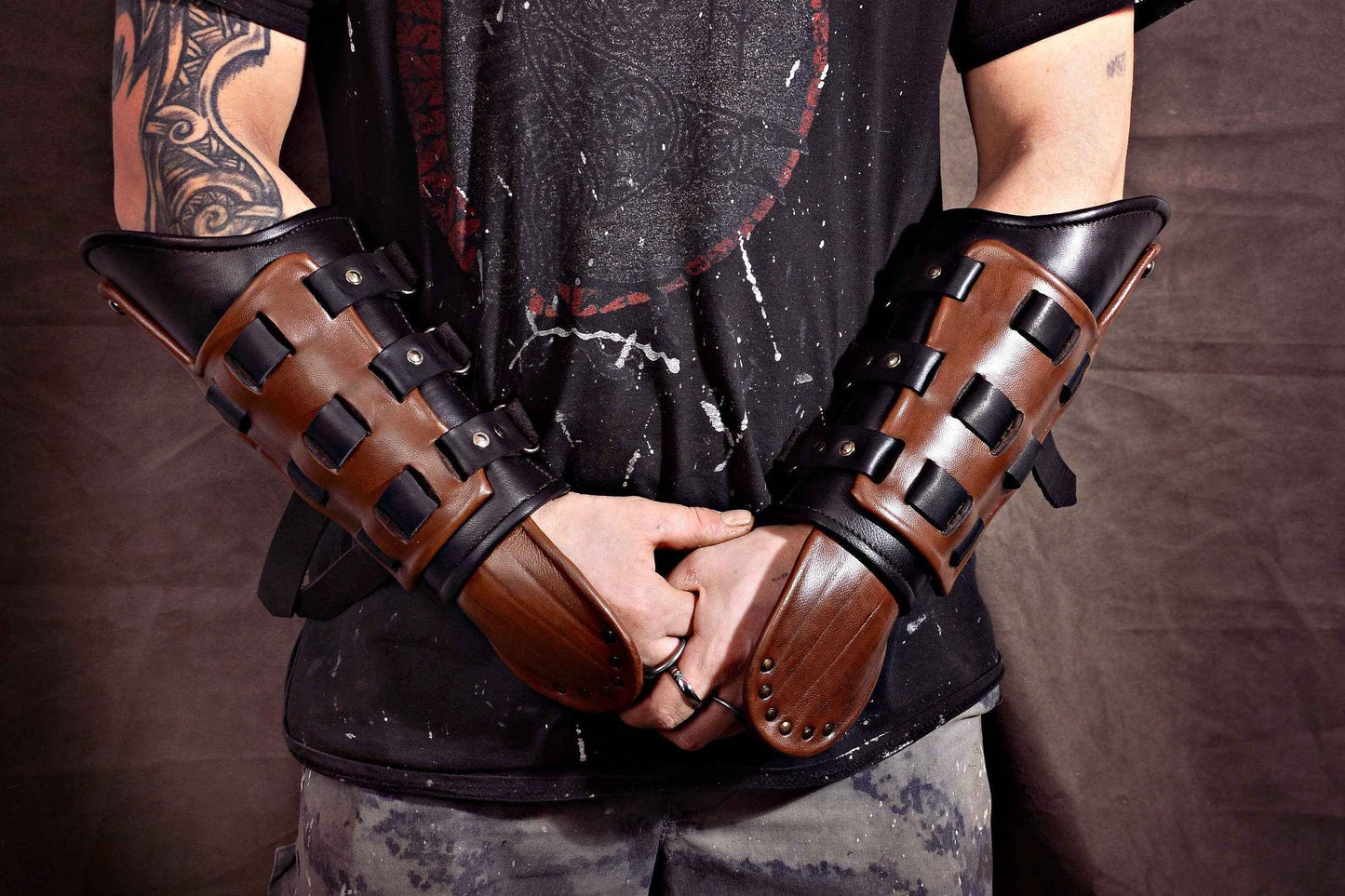 Hiccup's bracers (How to train your dragon 3)