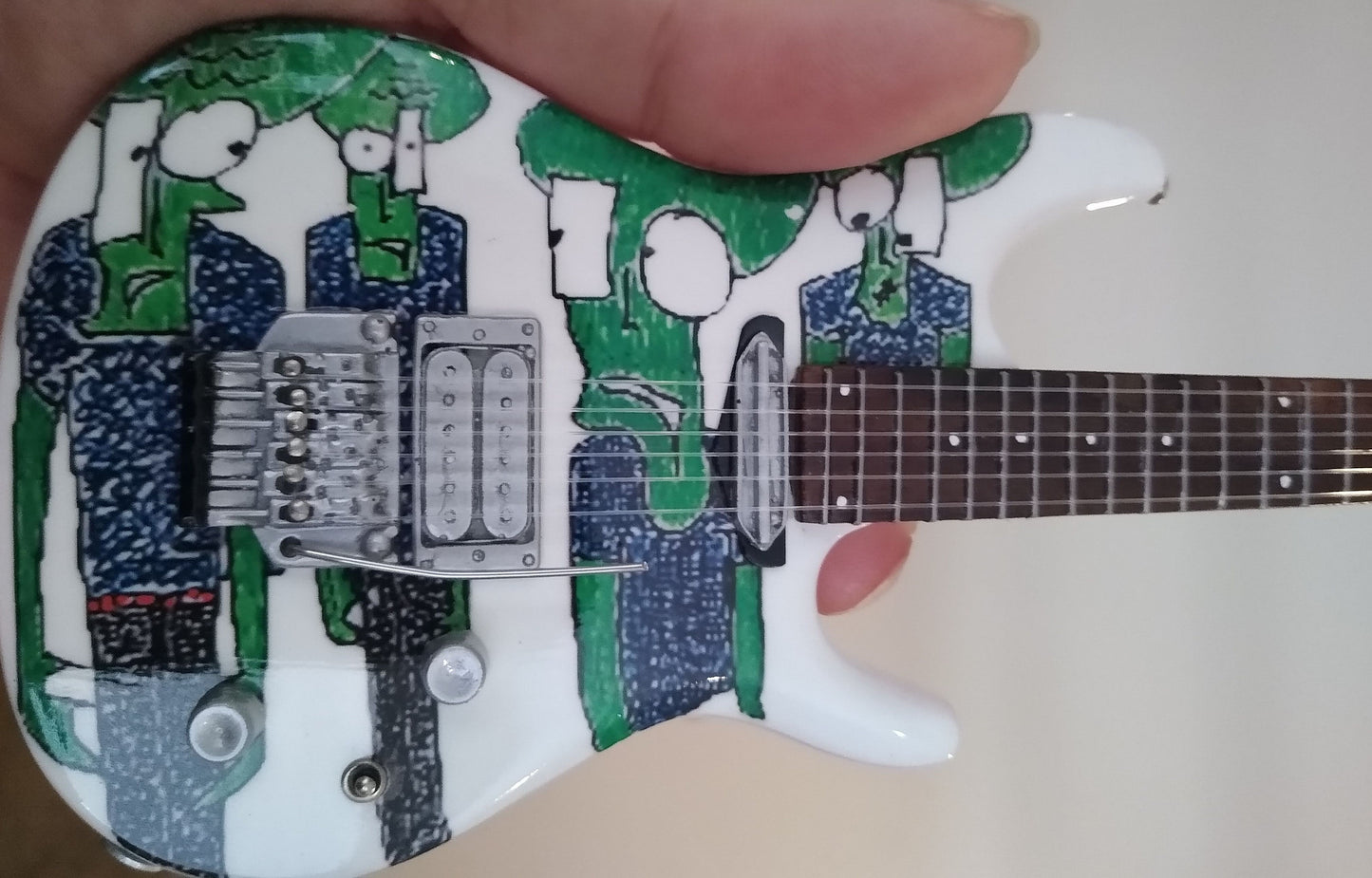 JOE SATRIANI - Ibanez Alien 1:4 Scale Replica Guitar ~Axe Heaven~