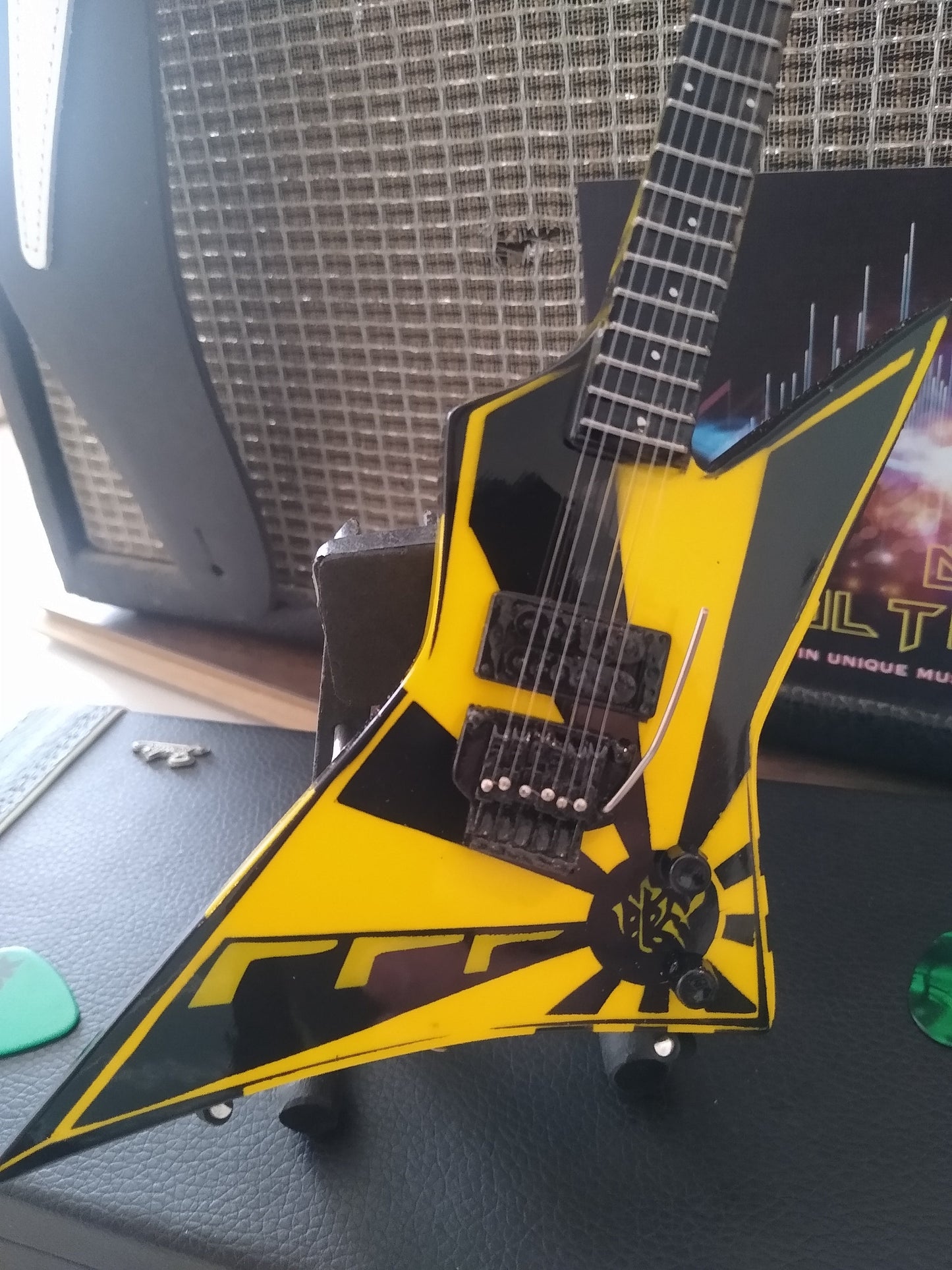 OZ FOX - Yellow and Black Eclipse 1:4 Replica Guitar ~New~