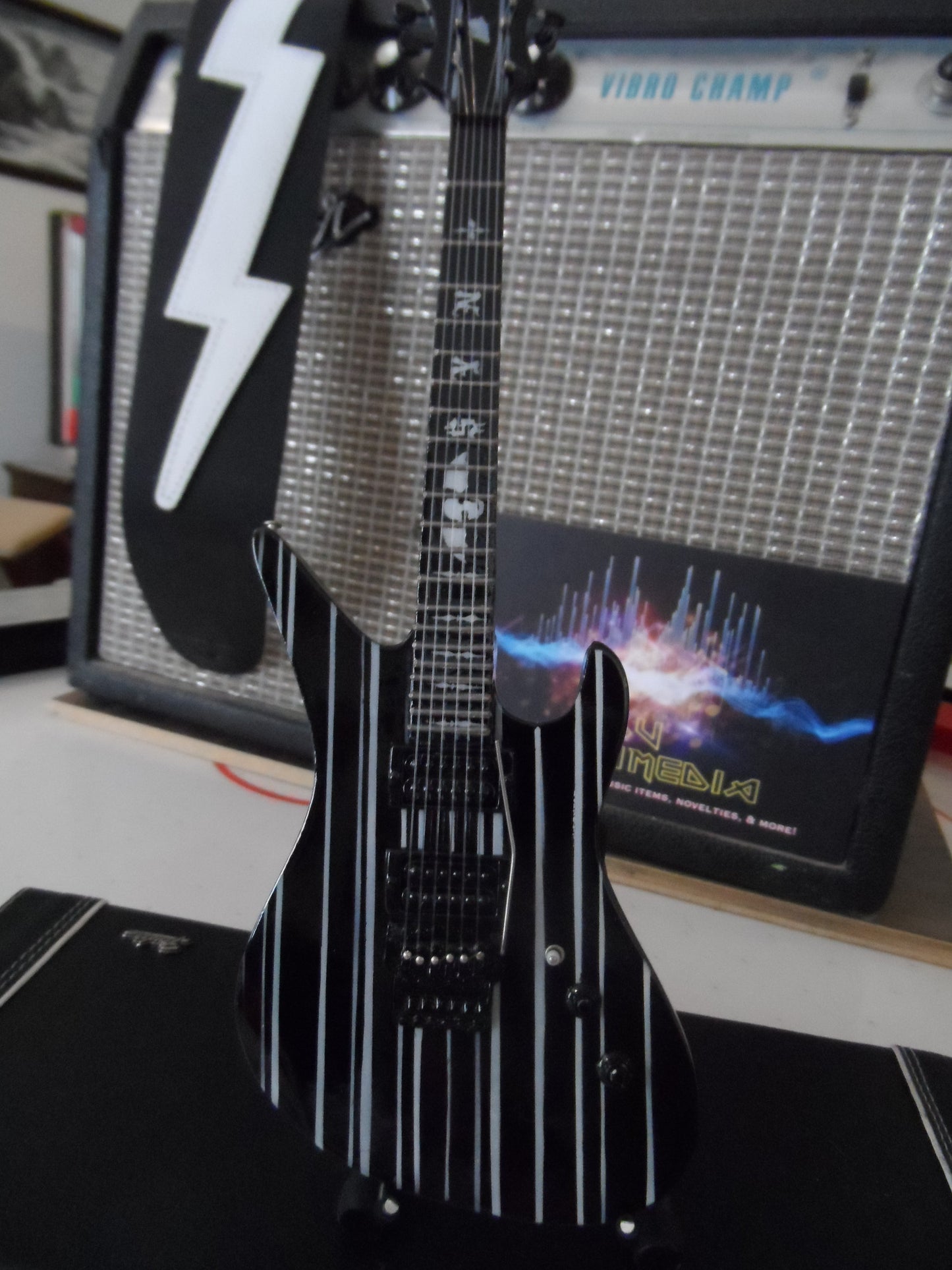 SYNYSTER GATES - Schecter Syn Black/White Signature 1:4 Scale Replica Guitar~New