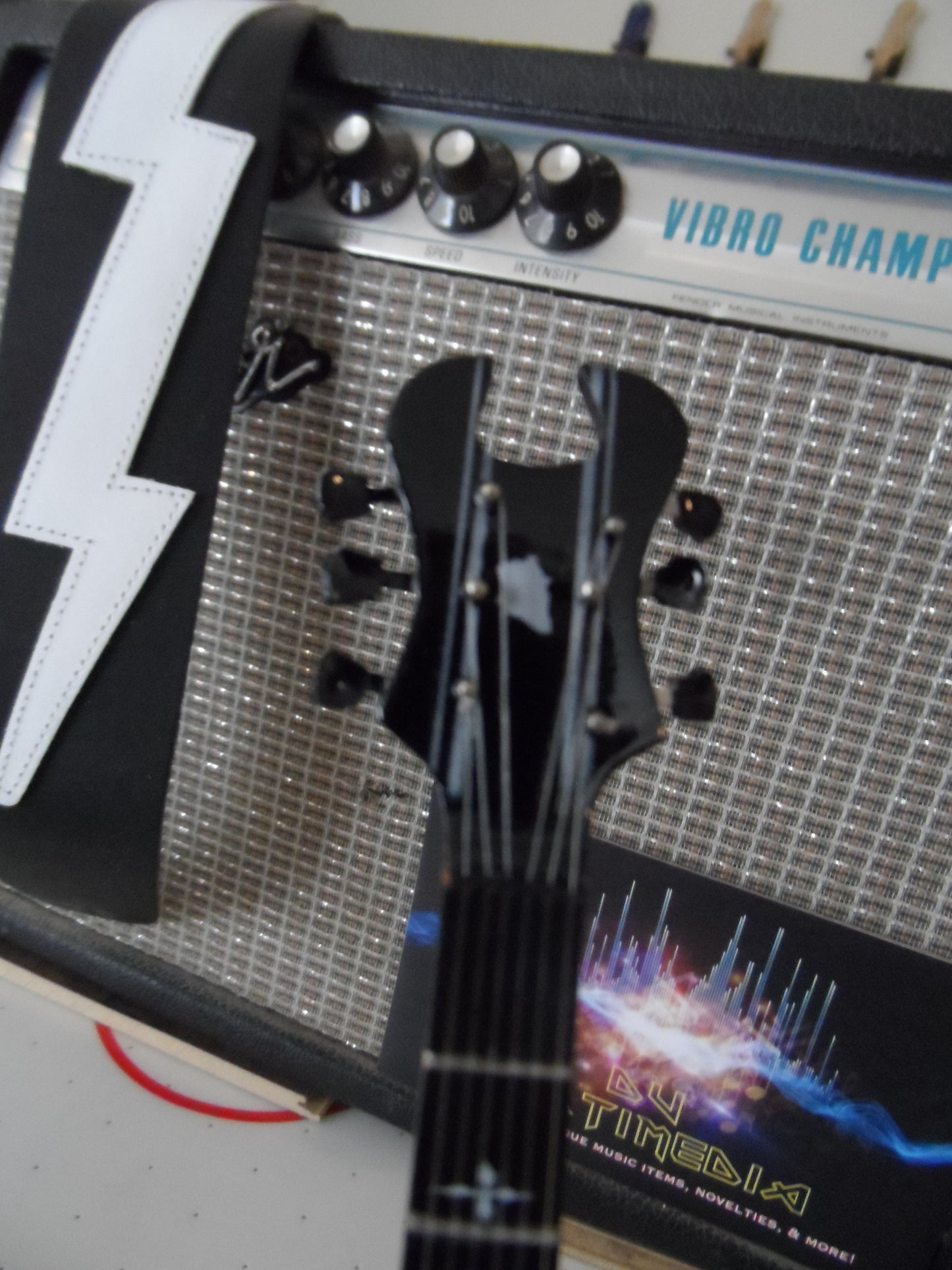 SYNYSTER GATES - Schecter Syn Black/White Signature 1:4 Scale Replica Guitar~New