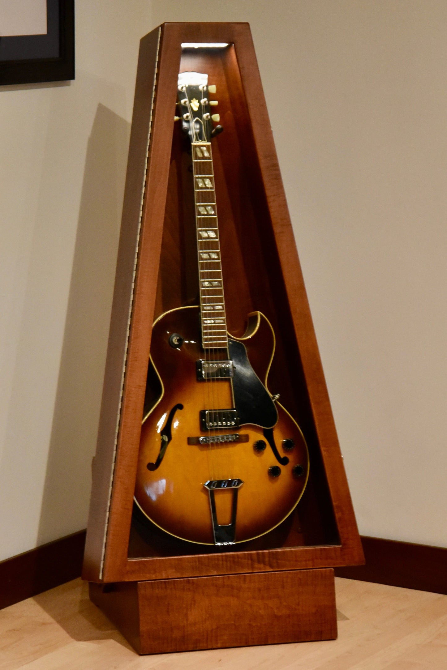 ClimaStand Triangle Humidor with Base - Flame maple with Acres Stain