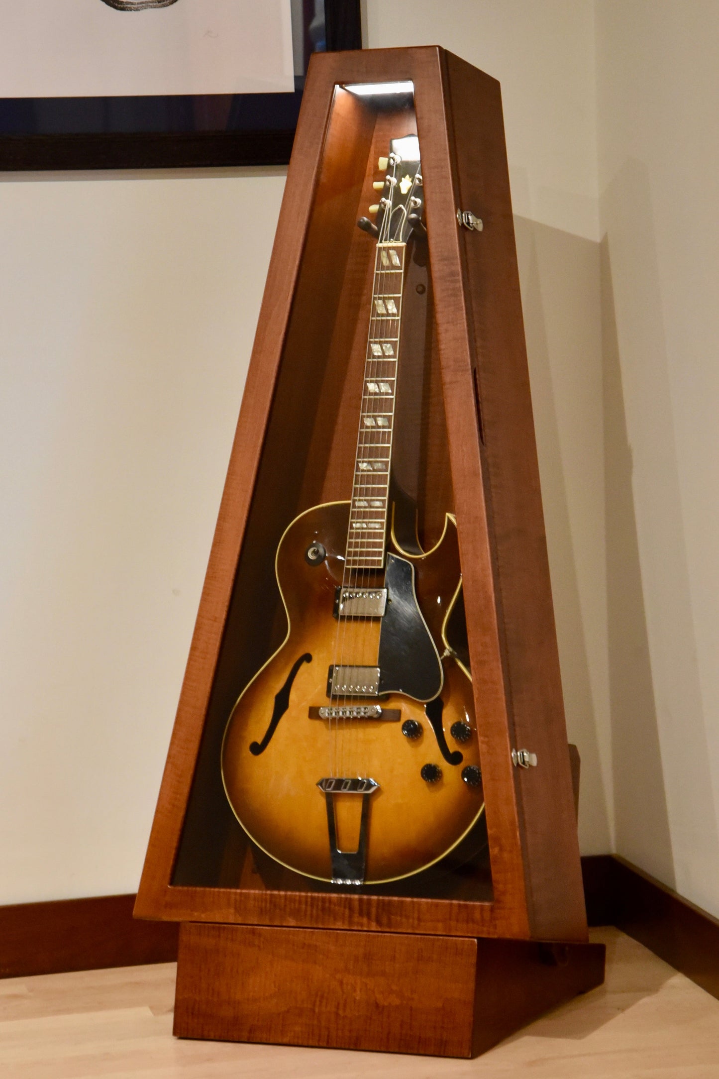 ClimaStand Triangle Humidor with Base - Flame maple with Acres Stain