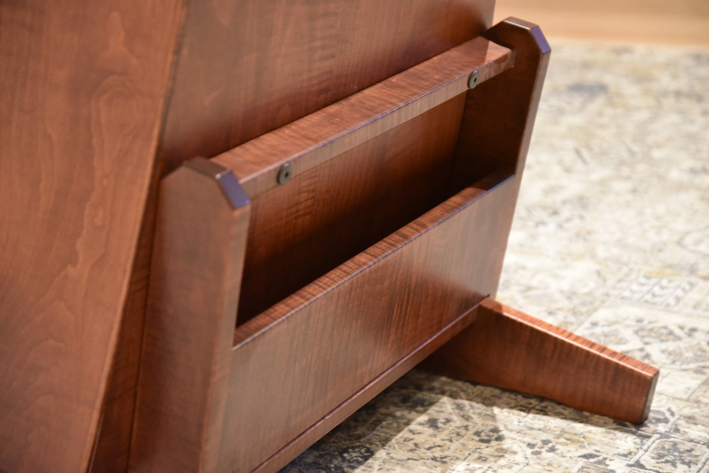 ClimaStand Triangle Humidor with Base - Flame maple with Acres Stain